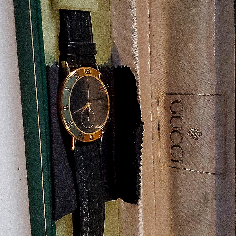 Gucci watch new with box. S/n: 3800M Vintage from the 1990's. Rare find. - Picture 1 of 4